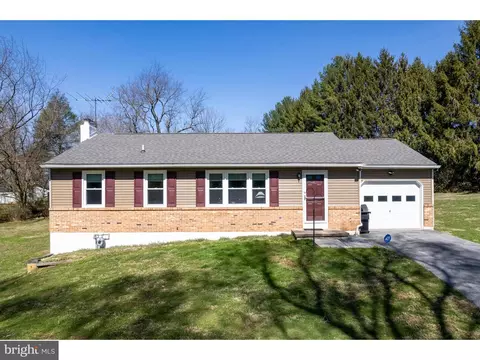 9 Keno Ln, West Grove, PA 19390