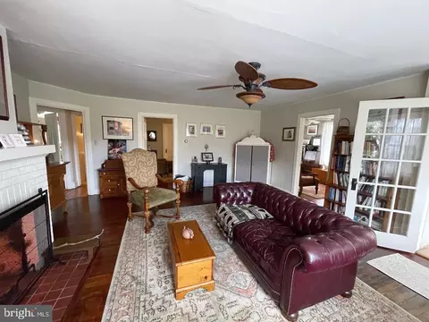 Living - 629 Cope Rd, Kennett Square, PA 19348 photo 2 of 4