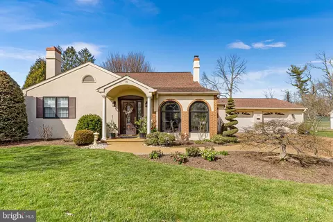 19 Martins Ln, Berwyn, PA 19312