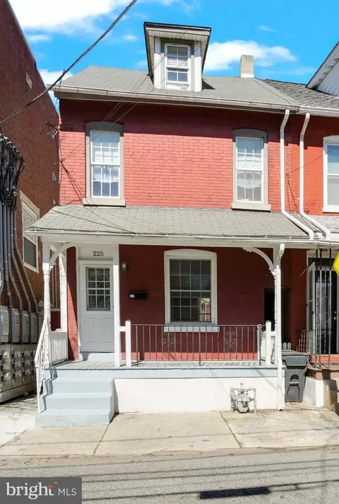 225 Walnut St, Phoenixville, PA 19460