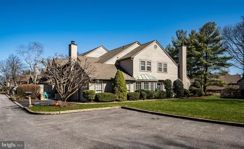 42 Manchester Ct, Berwyn, PA 19312