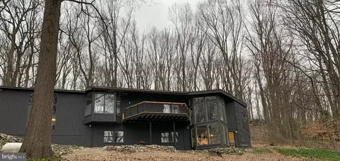 81 Oakwood Ln, Valley Forge, PA 19481