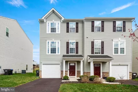 627 Columbus Dr, Spring City, PA 19475