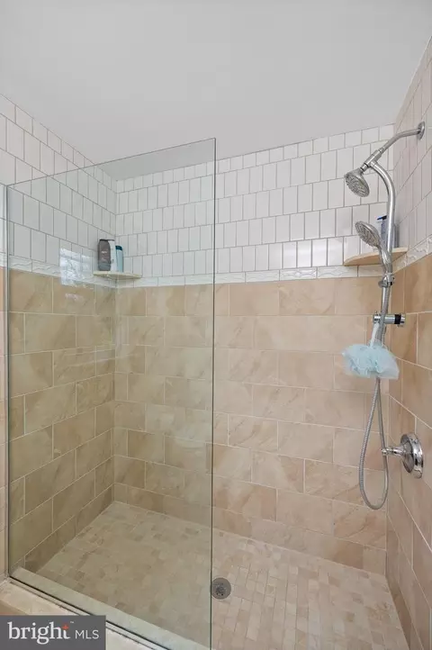 Bath - 436 W Valley Rd, Wayne, PA 19087 photo 2 of 4