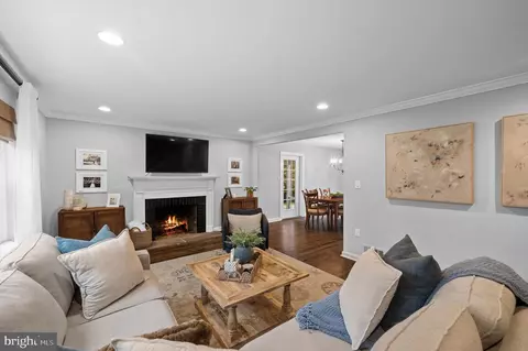 Living - 436 W Valley Rd, Wayne, PA 19087 photo 1 of 6