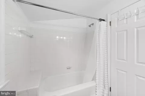 Bath - 436 W Valley Rd, Wayne, PA 19087 photo 4 of 4