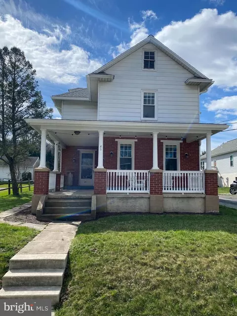 49 W Main St, Elverson, PA 19520
