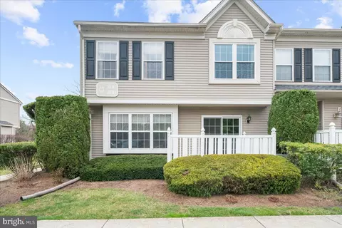 201 Black Walnut Dr, Phoenixville, PA 19460