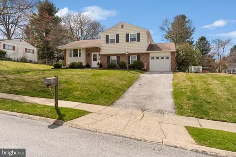 107 Lakeview Dr, Exton, PA 19341 photo 2