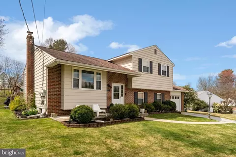 107 Lakeview Dr, Exton, PA 19341 photo 3