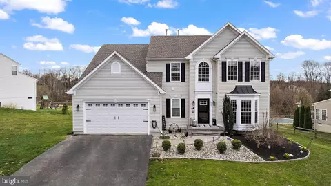 27 Stanford Dr, West Grove, PA 19390