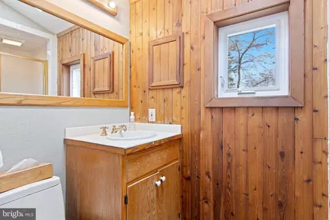 Bath - 228 Dorset Rd, Devon, PA 19333 photo 1 of 2