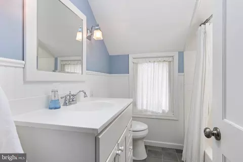 Bath - 228 Dorset Rd, Devon, PA 19333 photo 2 of 2