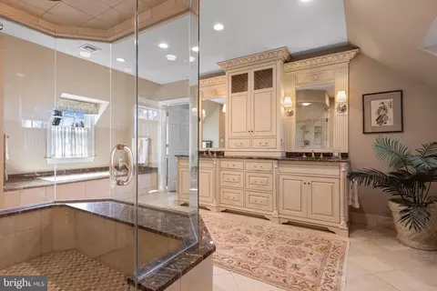 Bath - 35 Deepdale Rd, Wayne, PA 19087 photo 3 of 10