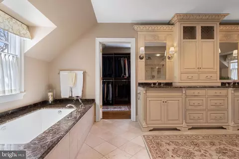 Bath - 35 Deepdale Rd, Wayne, PA 19087 photo 5 of 10