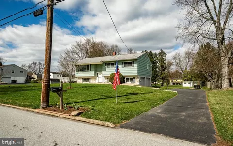 1350 Ridgeview Dr, Phoenixville, PA 19460