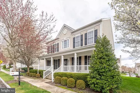 318 Elmhurst Dr, Chester Springs, PA 19425