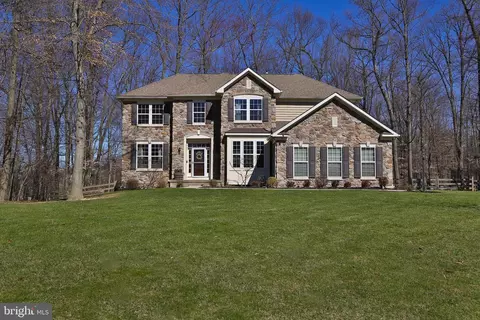 6 Darian Ct, Downingtown, PA 19335