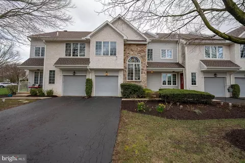 64 Buttonwood Dr, Exton, PA 19341