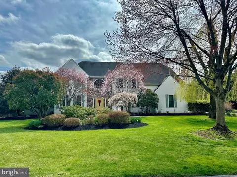 1025 S Wisteria Dr, Malvern, PA 19355