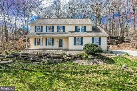 137 Brandywine Dr, Coatesville, PA 19320