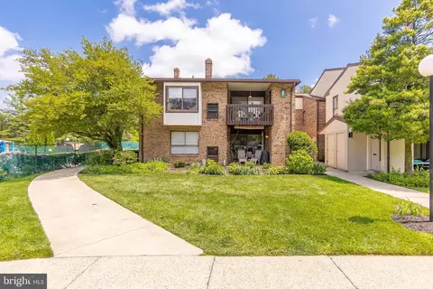 102 Raintree Ln, Malvern, PA 19355