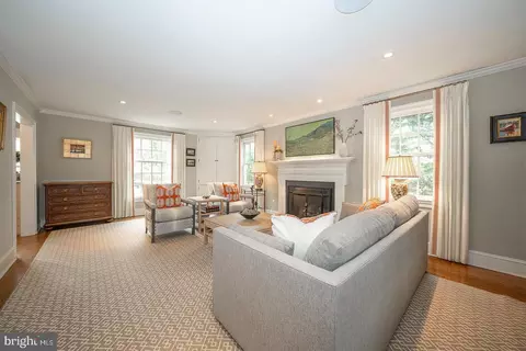 Living - 938 Ivycroft Rd, Wayne, PA 19087 photo 2 of 9