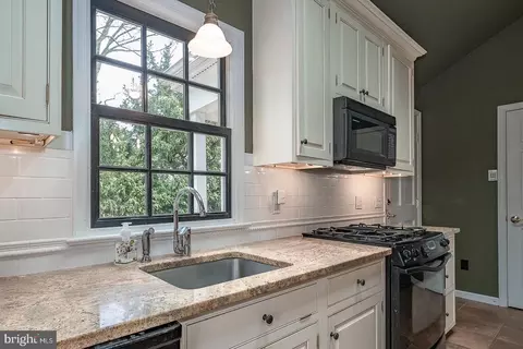 Kitchen - 938 Ivycroft Rd, Wayne, PA 19087 photo 9 of 11