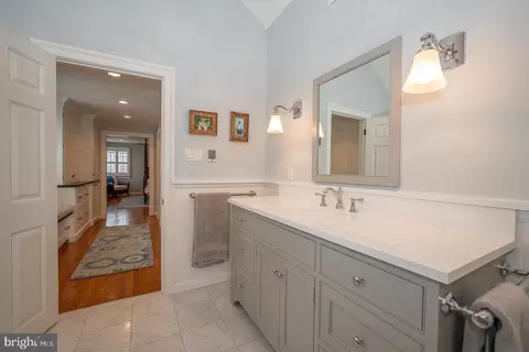 Bath - 938 Ivycroft Rd, Wayne, PA 19087 photo 6 of 9