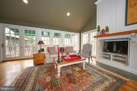 Exterior - 938 Ivycroft Rd, Wayne, PA 19087 photo 4 of 15