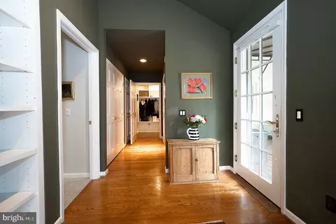 Entry Way - 938 Ivycroft Rd, Wayne, PA 19087 photo 4 of 5