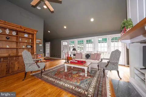 Living - 938 Ivycroft Rd, Wayne, PA 19087 photo 6 of 9