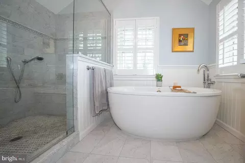 Bath - 938 Ivycroft Rd, Wayne, PA 19087 photo 5 of 9
