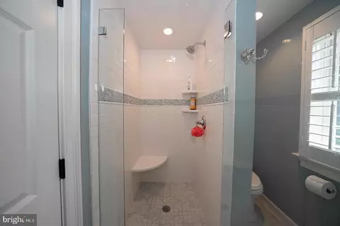 Bath - 938 Ivycroft Rd, Wayne, PA 19087 photo 8 of 9