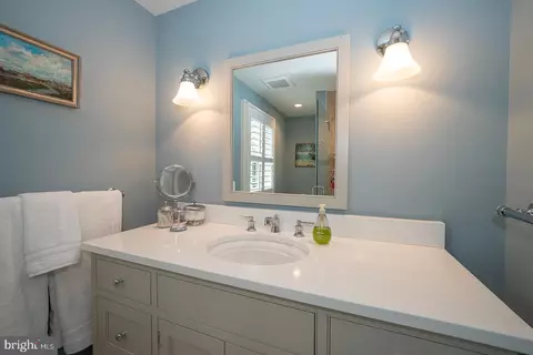 Bath - 938 Ivycroft Rd, Wayne, PA 19087 photo 7 of 9
