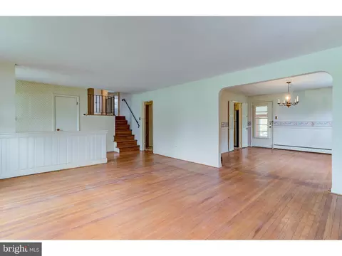 Living - 632 Wallace Dr, Wayne, PA 19087 photo 4 of 5