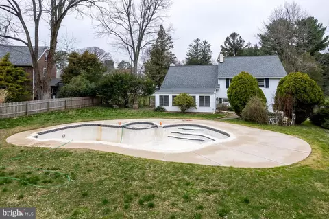 Exterior - 632 Wallace Dr, Wayne, PA 19087 photo 5 of 8