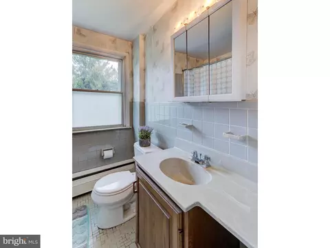 Bath - 632 Wallace Dr, Wayne, PA 19087 photo 1 of 2