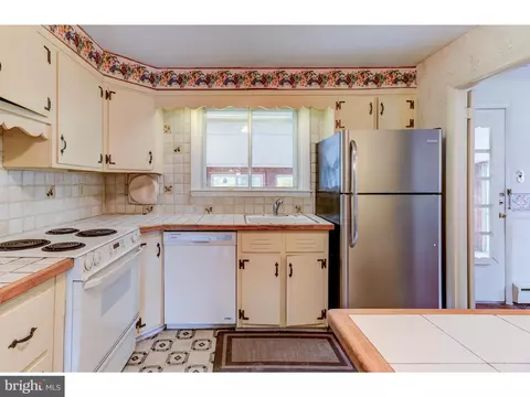 Kitchen - 632 Wallace Dr, Wayne, PA 19087 photo 2 of 3