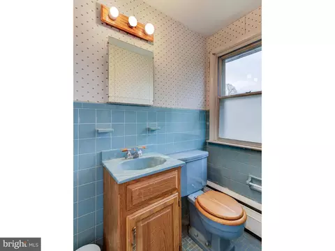 Bath - 632 Wallace Dr, Wayne, PA 19087 photo 2 of 2