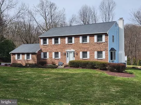 2 Black Horse Pk Cir, Downingtown, PA 19335