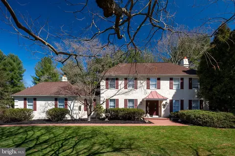 811 General Sterling Dr, West Chester, PA 19382