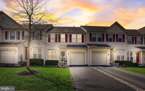 208 S Savanna Dr, Pottstown, PA 19465