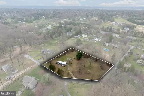 2 Skyline Dr, Malvern, PA 19355