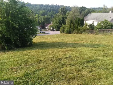 14 Pine St, Coatesville, PA 19320