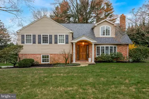 1160 Thomas Rd, Wayne, PA 19087