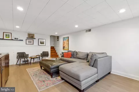 Living - 1160 Thomas Rd, Wayne, PA 19087 photo 3 of 7