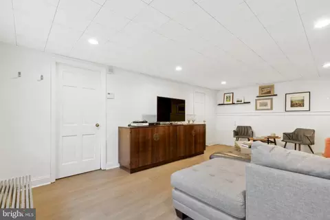 Living - 1160 Thomas Rd, Wayne, PA 19087 photo 4 of 7