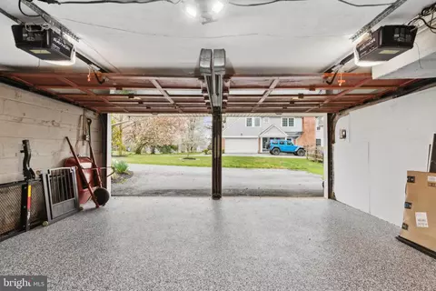 Exterior - 1160 Thomas Rd, Wayne, PA 19087 photo 5 of 7