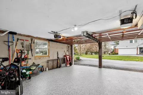 Exterior - 1160 Thomas Rd, Wayne, PA 19087 photo 4 of 7
